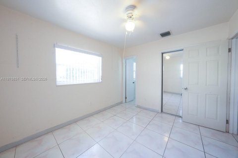 Купить виллу или дом в Майами-Гарденс, Флорида 3 спальни, 128.11м2, № 2052439 - фото 16