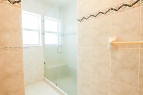 Купить виллу или дом в Майами-Гарденс, Флорида 3 спальни, 128.11м2, № 2052439 - фото 12