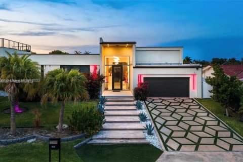 House in Fort Lauderdale, Florida 4 bedrooms, 302.68 sq.m. № 1823428 - photo 4