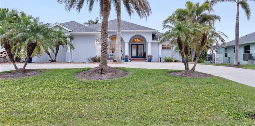 House in Rotonda, Florida 3 bedrooms, 194.54 sq.m. № 1598289