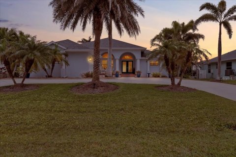 House in Rotonda, Florida 3 bedrooms, 194.54 sq.m. № 1598289 - photo 2