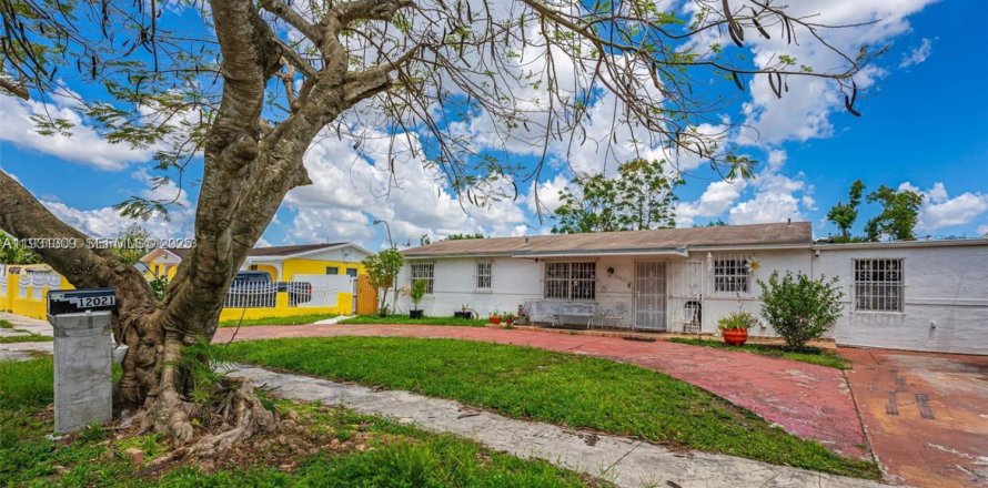 Дом в Майами, Флорида 3 спальни, 111.48м2 № 1989892