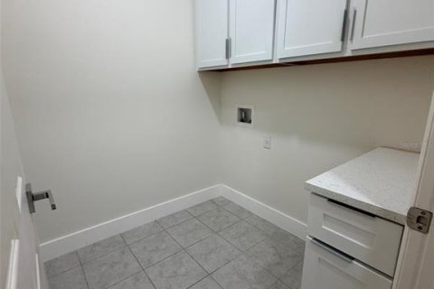 House in Sarasota, Florida 4 bedrooms, 184.23 sq.m. № 2150377 - photo 21