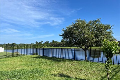 House in Sarasota, Florida 4 bedrooms, 184.23 sq.m. № 2150377 - photo 22