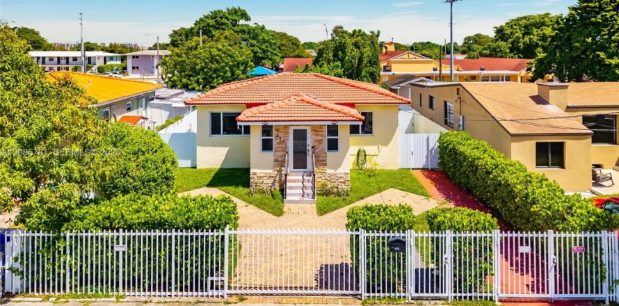 Villa ou maison à Miami, Floride 3 chambres, 107.86 m2 № 2355518