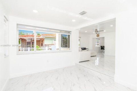 Villa ou maison à vendre à Miami, Floride: 3 chambres, 107.86 m2 № 2355518 - photo 7