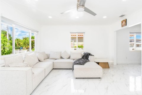 Villa ou maison à vendre à Miami, Floride: 3 chambres, 107.86 m2 № 2355518 - photo 9