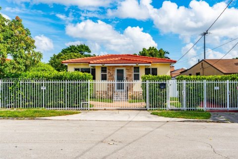Villa ou maison à vendre à Miami, Floride: 3 chambres, 107.86 m2 № 2355518 - photo 2