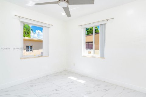Villa ou maison à vendre à Miami, Floride: 3 chambres, 107.86 m2 № 2355518 - photo 25