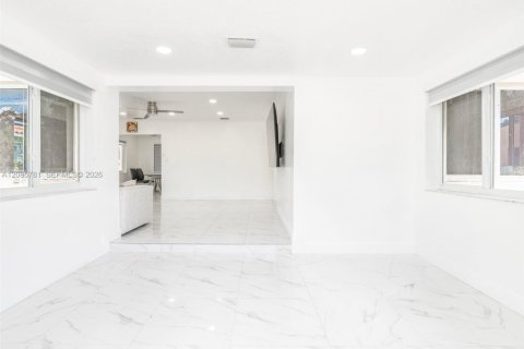 Villa ou maison à vendre à Miami, Floride: 3 chambres, 107.86 m2 № 2355518 - photo 6