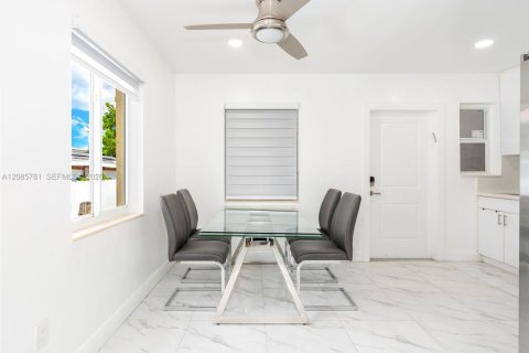 Villa ou maison à vendre à Miami, Floride: 3 chambres, 107.86 m2 № 2355518 - photo 12
