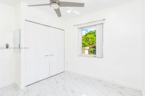 Villa ou maison à vendre à Miami, Floride: 3 chambres, 107.86 m2 № 2355518 - photo 27