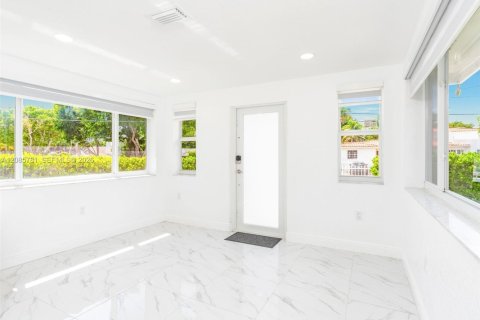Villa ou maison à vendre à Miami, Floride: 3 chambres, 107.86 m2 № 2355518 - photo 5