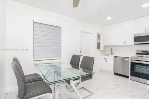 Villa ou maison à vendre à Miami, Floride: 3 chambres, 107.86 m2 № 2355518 - photo 14