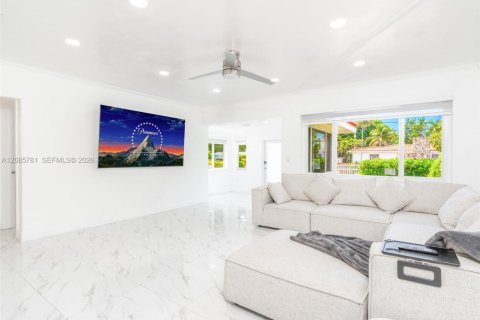 Villa ou maison à vendre à Miami, Floride: 3 chambres, 107.86 m2 № 2355518 - photo 11