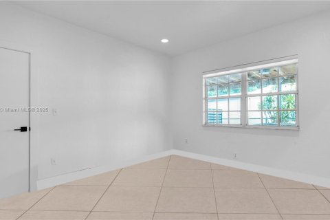 Снять в аренду виллу или дом в Майами, Флорида 3 спальни, 147.81м2, № 1954889 - фото 23