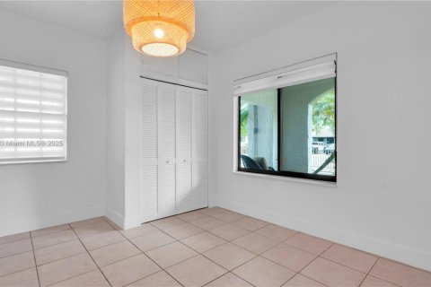 Снять в аренду виллу или дом в Майами, Флорида 3 спальни, 147.81м2, № 1954889 - фото 28