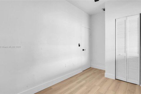 Снять в аренду виллу или дом в Майами, Флорида 3 спальни, 147.81м2, № 1954889 - фото 25