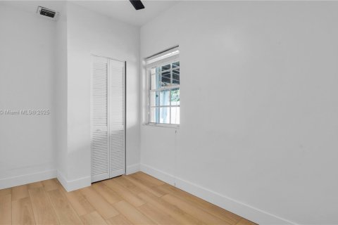 Снять в аренду виллу или дом в Майами, Флорида 3 спальни, 147.81м2, № 1954889 - фото 26