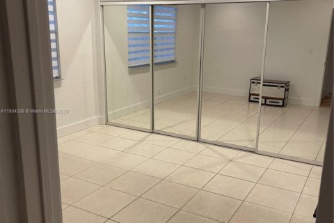 Снять в аренду виллу или дом в Майами, Флорида 3 спальни, 147.81м2, № 1954889 - фото 7