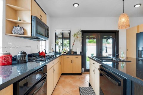 Снять в аренду виллу или дом в Майами, Флорида 3 спальни, 147.81м2, № 1954889 - фото 14