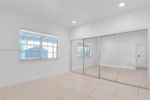 Снять в аренду виллу или дом в Майами, Флорида 3 спальни, 147.81м2, № 1954889 - фото 21