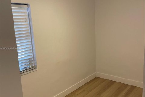 Снять в аренду виллу или дом в Майами, Флорида 3 спальни, 147.81м2, № 1954889 - фото 9