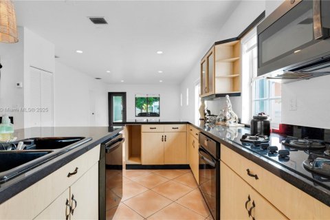 Снять в аренду виллу или дом в Майами, Флорида 3 спальни, 147.81м2, № 1954889 - фото 15
