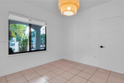 Снять в аренду виллу или дом в Майами, Флорида 3 спальни, 147.81м2, № 1954889 - фото 29