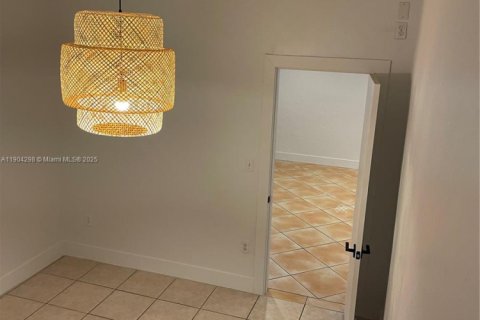 Снять в аренду виллу или дом в Майами, Флорида 3 спальни, 147.81м2, № 1954889 - фото 10