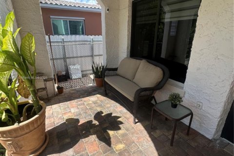 Снять в аренду виллу или дом в Майами, Флорида 3 спальни, 147.81м2, № 1954889 - фото 2