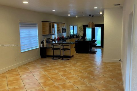 Снять в аренду виллу или дом в Майами, Флорида 3 спальни, 147.81м2, № 1954889 - фото 4