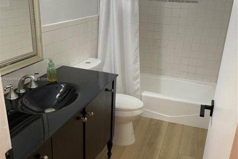 Снять в аренду виллу или дом в Майами, Флорида 3 спальни, 147.81м2, № 1954889 - фото 8