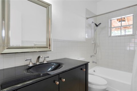 Снять в аренду виллу или дом в Майами, Флорида 3 спальни, 147.81м2, № 1954889 - фото 18