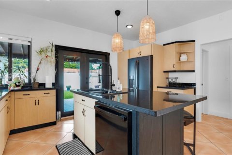 Снять в аренду виллу или дом в Майами, Флорида 3 спальни, 147.81м2, № 1954889 - фото 13