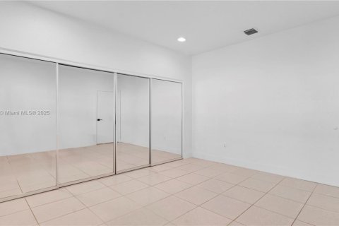 Снять в аренду виллу или дом в Майами, Флорида 3 спальни, 147.81м2, № 1954889 - фото 22