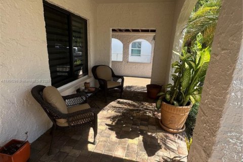 Снять в аренду виллу или дом в Майами, Флорида 3 спальни, 147.81м2, № 1954889 - фото 3