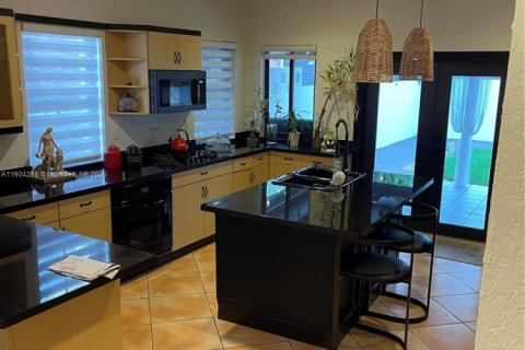 Снять в аренду виллу или дом в Майами, Флорида 3 спальни, 147.81м2, № 1954889 - фото 5