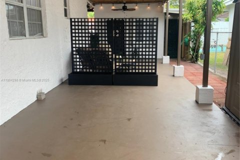 Снять в аренду виллу или дом в Майами, Флорида 3 спальни, 147.81м2, № 1954889 - фото 12