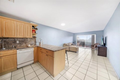 Купить кондоминиум в Дорал, Флорида 1 спальня, 71.53м2, № 1933578 - фото 5