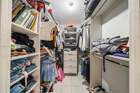 Купить кондоминиум в Дорал, Флорида 1 спальня, 71.53м2, № 1933578 - фото 14