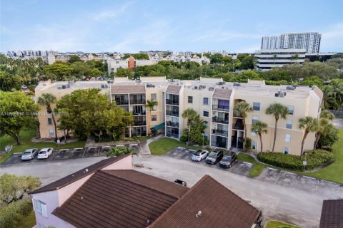 Купить кондоминиум в Дорал, Флорида 1 спальня, 71.53м2, № 1933578 - фото 3