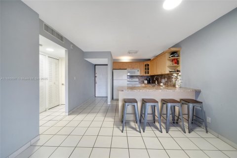 Купить кондоминиум в Дорал, Флорида 1 спальня, 71.53м2, № 1933578 - фото 7