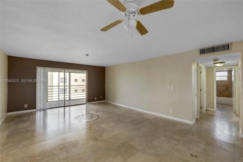 Condo in Dania Beach, Florida, 2 bedrooms  № 2145835