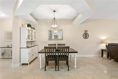 Townhouse in Gulfport, Florida 3 bedrooms, 216.65 sq.m. № 1556584 - photo 5