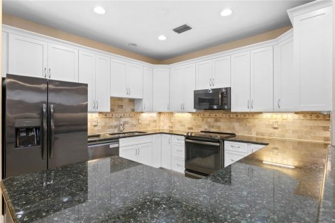 Townhouse in Gulfport, Florida 3 bedrooms, 216.65 sq.m. № 1556584 - photo 13