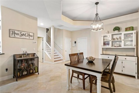 Townhouse in Gulfport, Florida 3 bedrooms, 216.65 sq.m. № 1556584 - photo 4