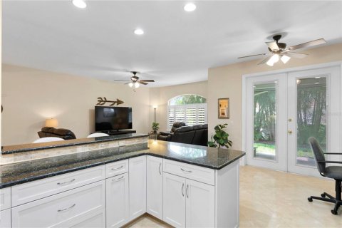 Townhouse in Gulfport, Florida 3 bedrooms, 216.65 sq.m. № 1556584 - photo 9