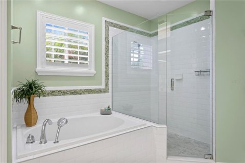 Townhouse in Gulfport, Florida 3 bedrooms, 216.65 sq.m. № 1556584 - photo 27