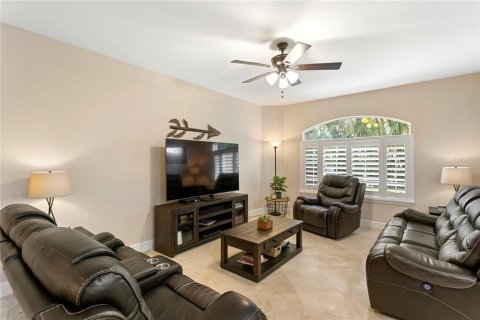 Townhouse in Gulfport, Florida 3 bedrooms, 216.65 sq.m. № 1556584 - photo 19